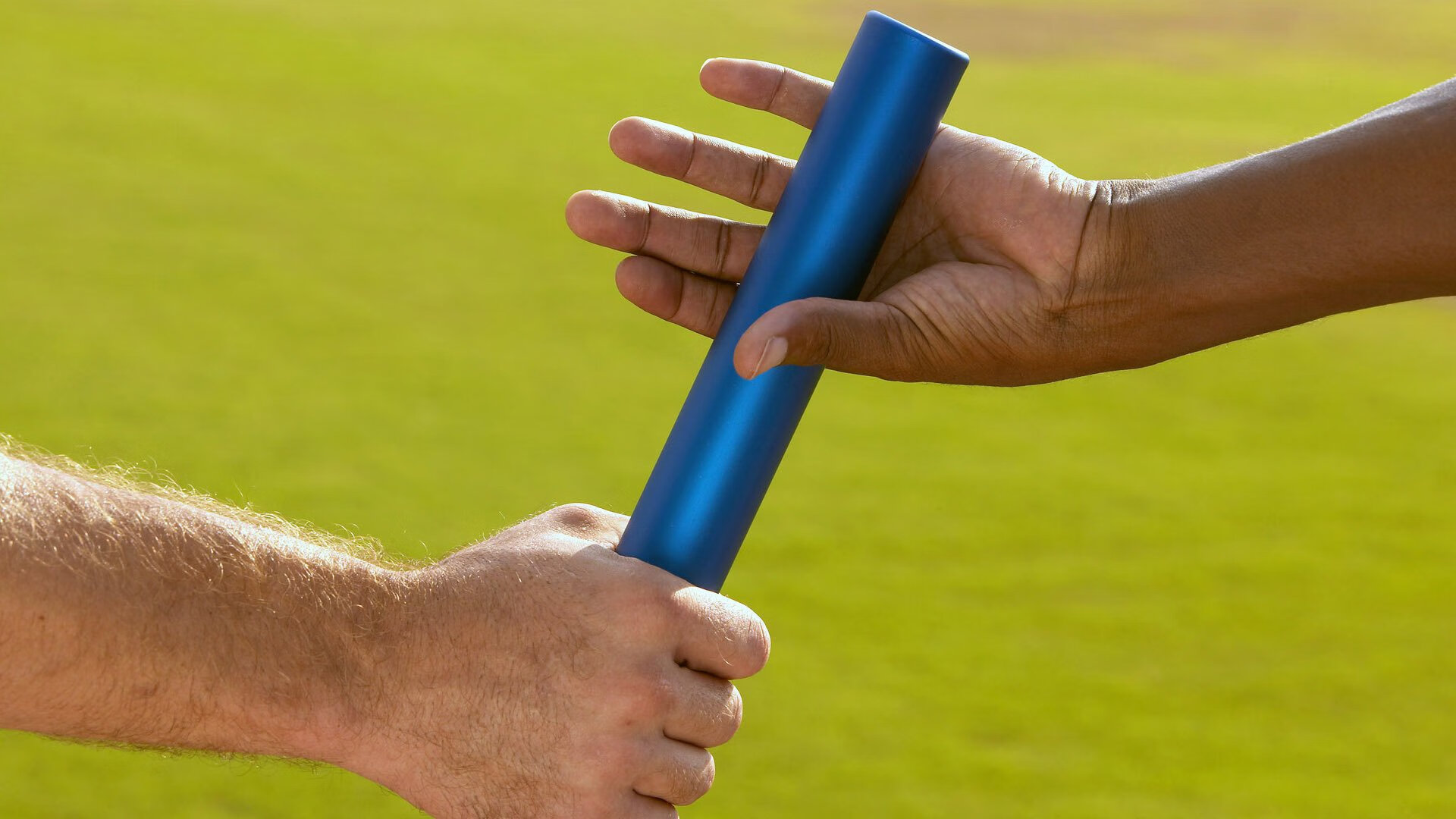 开云中国官网-澳女队蝶泳段小幅领先 稳定输出，奥运女子蝶泳金牌